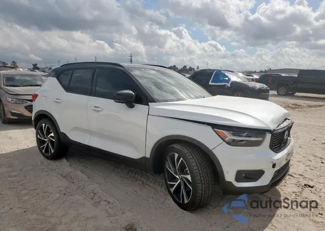 2020 Volvo Xc40 T5 R-Design z USA, uszkodzony, nr VIN YV4162UM7L2185522